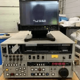 نظام شاشة CRT وجهاز تشغيل شريط